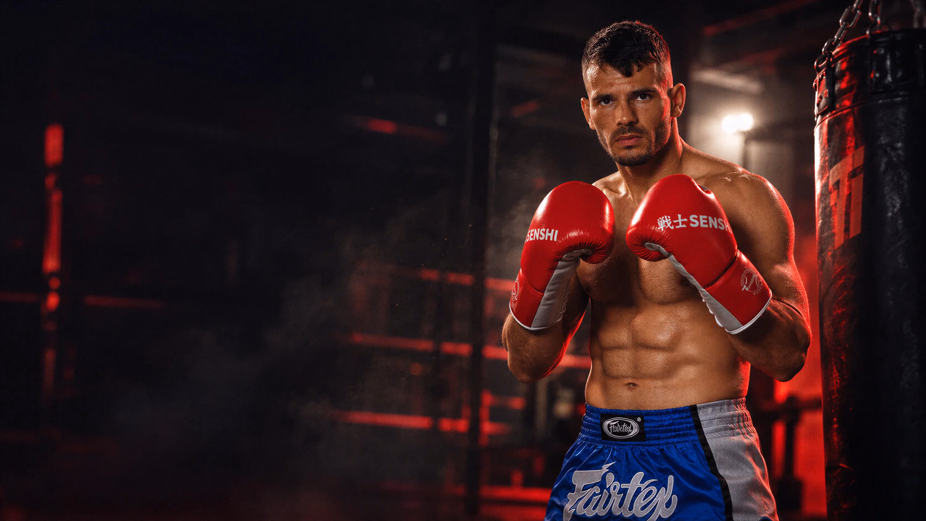 Marian “The Terror” Lăpușneanu in his guard, wearing red SENSHI gloves, in the gym